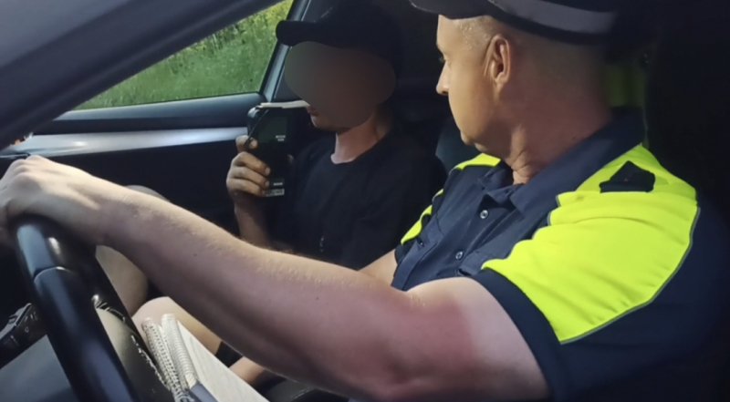 Сотрудники Госавтоинспекции остановили в городе Ряжске нетрезвого мужчину, который управлял автомобилем
